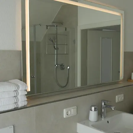 Stadtnahe Komfortferienwohnung Fuer Familien Und Geschaeftsreisende Apartman *